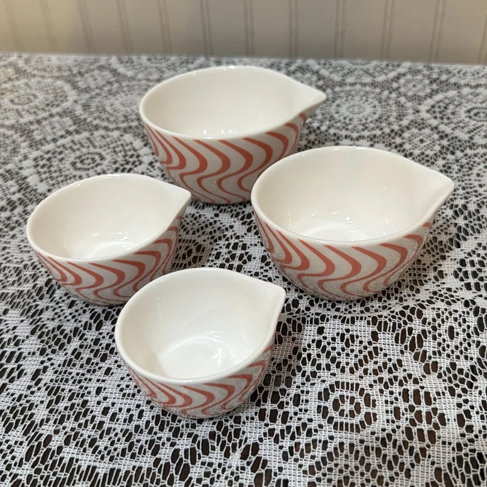 NEW Set of 4 Ceramic Nesting Measuring Cups Pink Swirl Design